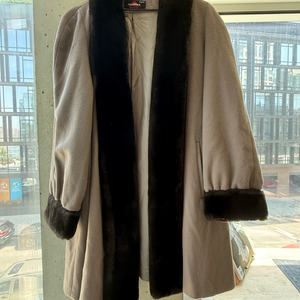 Alorna Super Fina faux fur coat - Women’s size XXL/20
